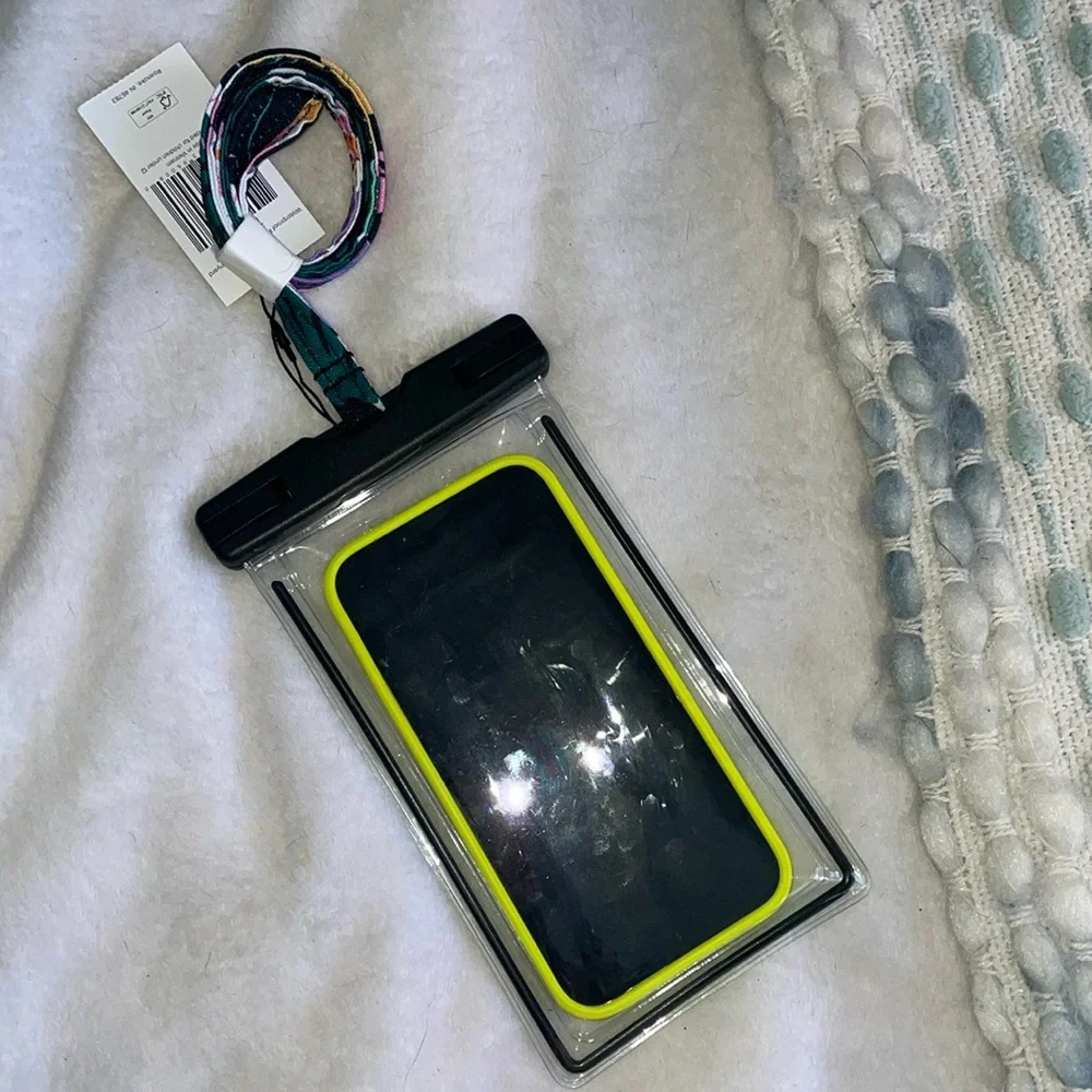 Vera Bradley NWT Waterproof Phone Case + Lanyard - Picture 1 of 5